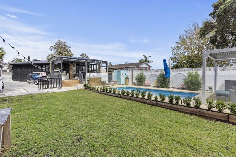 Photo of property in 24 Tauhinu Road, Greenhithe, Auckland, 0632