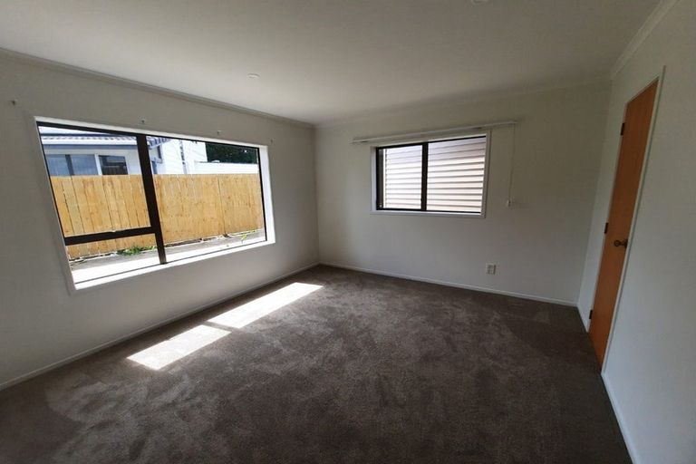 Photo of property in 32 Hadley Wood Drive, Wattle Downs, Auckland, 2103