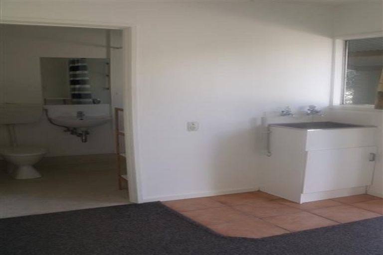 Photo of property in 2/7 Phillips Place, Havelock North, 4130