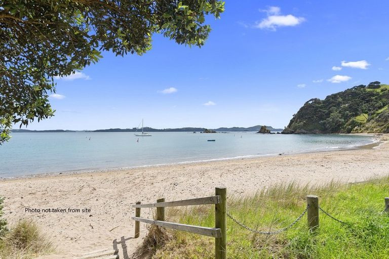 Photo of property in 25 Tapeka Road, Russell, 0202