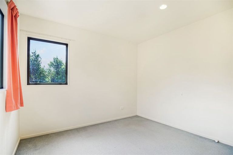 Photo of property in 135e Triangle Road, Massey, Auckland, 0614