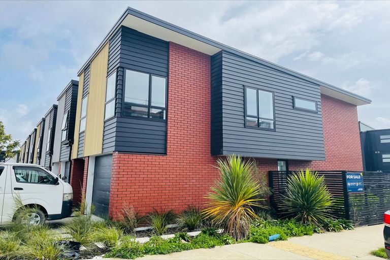 Photo of property in 2 Shortfin Place, Flat Bush, Auckland, 2019