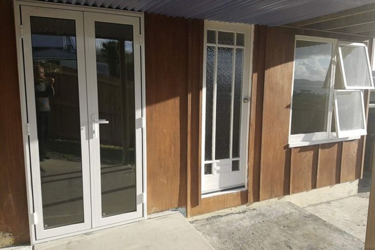 Photo of property in 32 Stanmore Bay Road, Stanmore Bay, Whangaparaoa, 0932