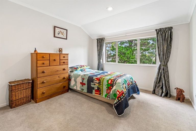 Photo of property in 80 Rising Parade, Fairview Heights, Auckland, 0632