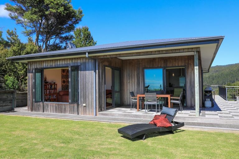 Photo of property in 986 Tuateawa Road, Waikawau, Coromandel, 3584