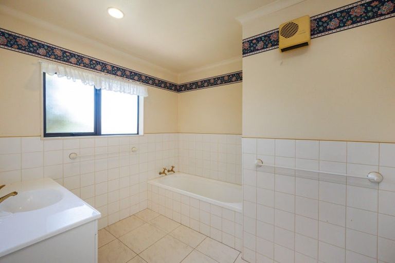 Photo of property in 7 Jasmine Place, Fitzherbert, Palmerston North, 4410