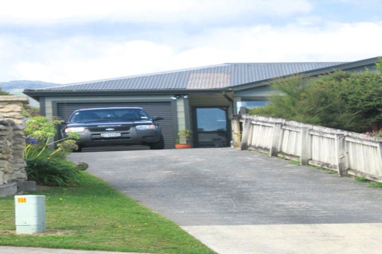 Photo of property in 20 Mount Marua Way, Timberlea, Upper Hutt, 5018