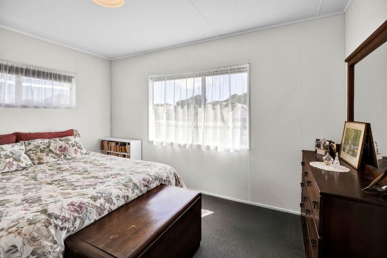 Photo of property in 33 Herekawe Drive, Spotswood, New Plymouth, 4310