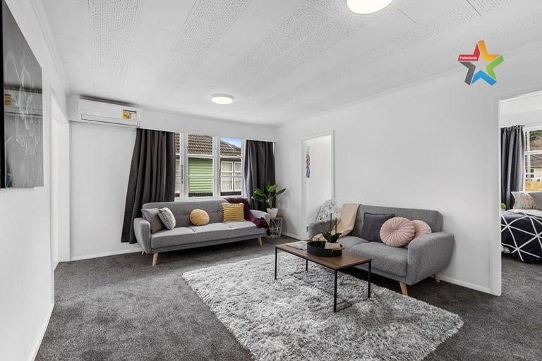 Photo of property in 16 Harris Street, Naenae, Lower Hutt, 5011
