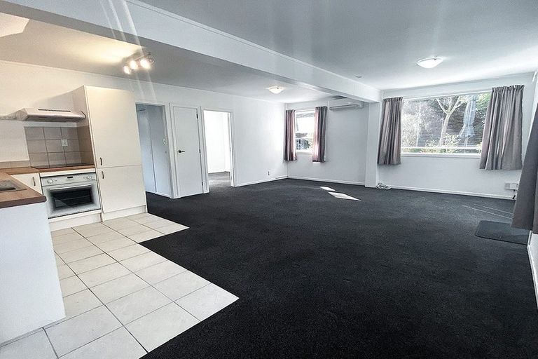 Photo of property in 2/82 Forrest Hill Road, Forrest Hill, Auckland, 0620