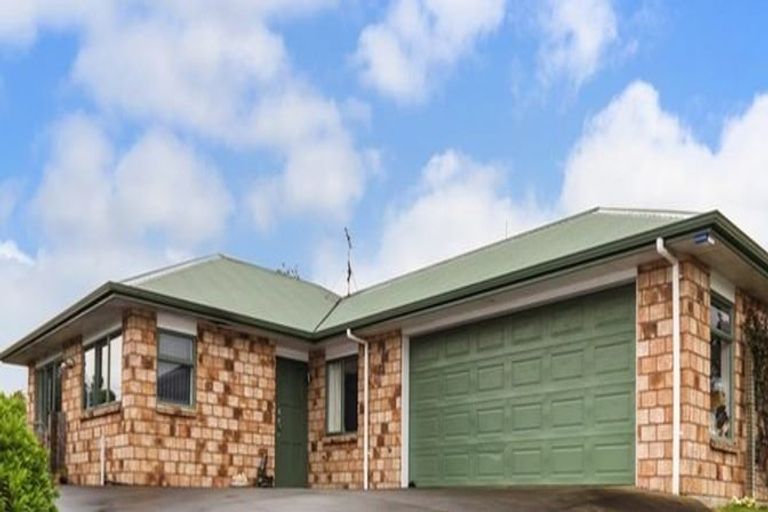 Photo of property in 10 Trillick Place, Tuakau, 2121
