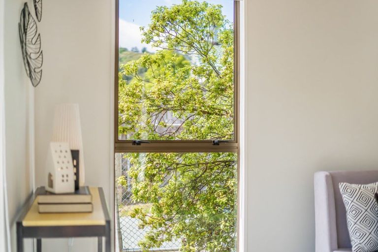 Photo of property in 4 Igloo Place, Red Hill, Papakura, 2110