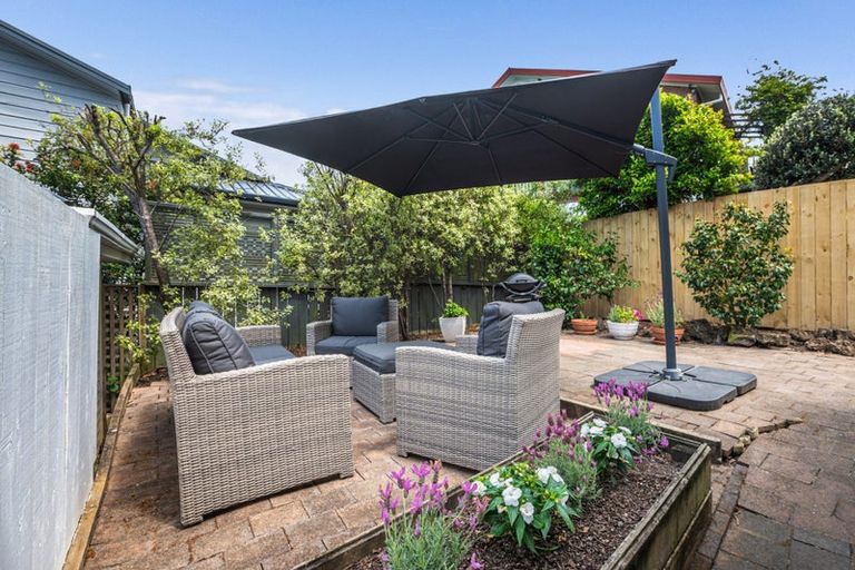 Photo of property in 2/158 Onewa Road, Northcote, Auckland, 0627