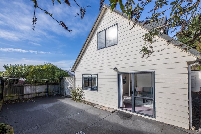 Photo of property in 64 Effingham Street, North New Brighton, Christchurch, 8083