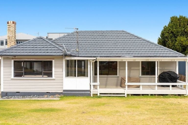 Photo of property in 6 Pitau Road, Mount Maunganui, 3116