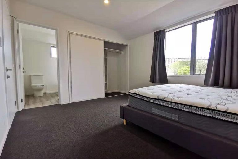 Photo of property in 1/2 Montana Avenue, Ilam, Christchurch, 8041