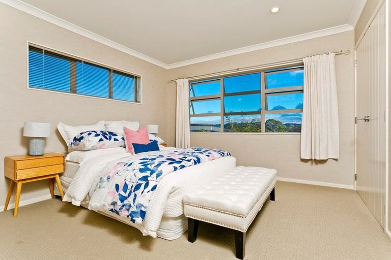 Photo of property in 7 Wye Oak Drive, Schnapper Rock, Auckland, 0632
