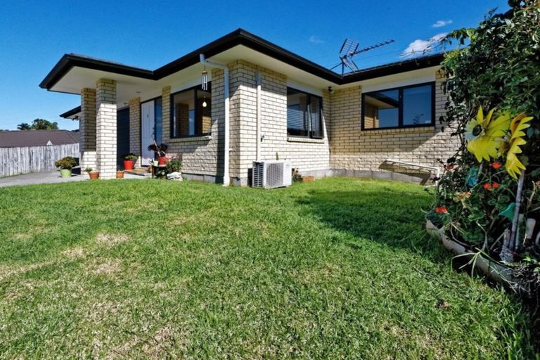 Photo of property in 9 Exotic Place, Massey, Auckland, 0614