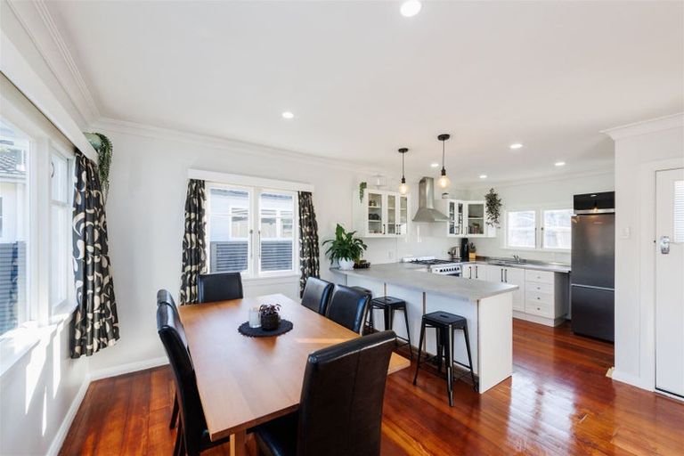 Photo of property in 41 Pahiatua Street, Hokowhitu, Palmerston North, 4410