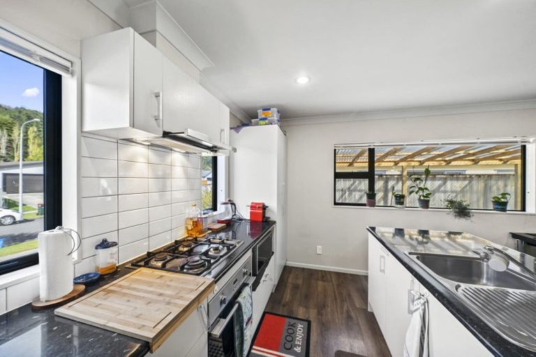 Photo of property in 18 Poppy Watts Grove, Stokes Valley, Lower Hutt, 5019