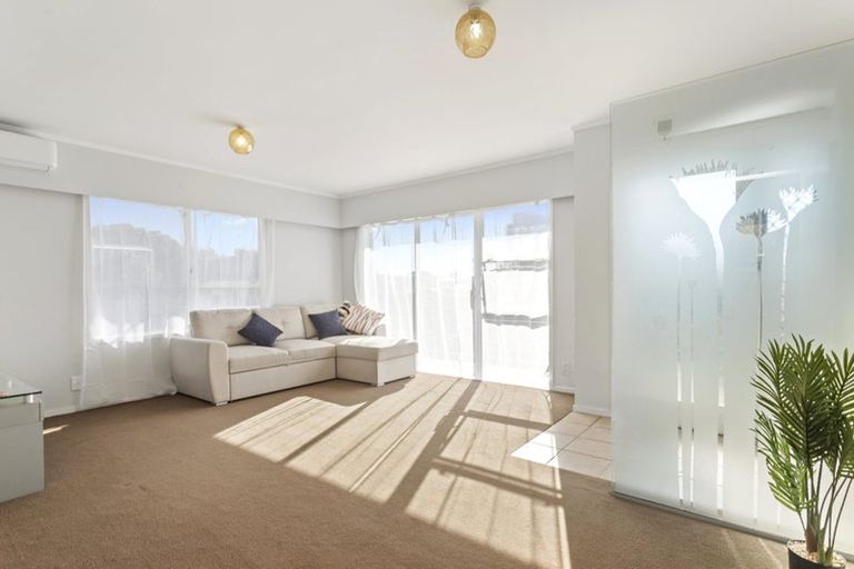 Photo of property in 1/69 Hepburn Road, Glendene, Auckland, 0602