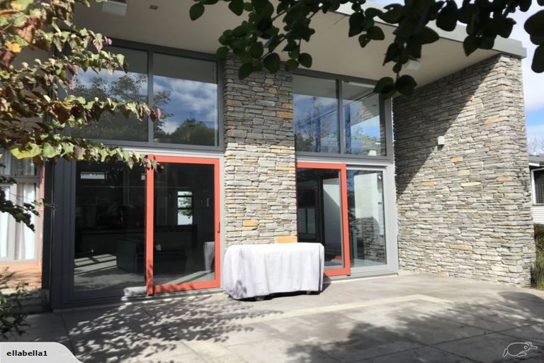 Photo of property in 16 Roberts Street, Martinborough, 5711