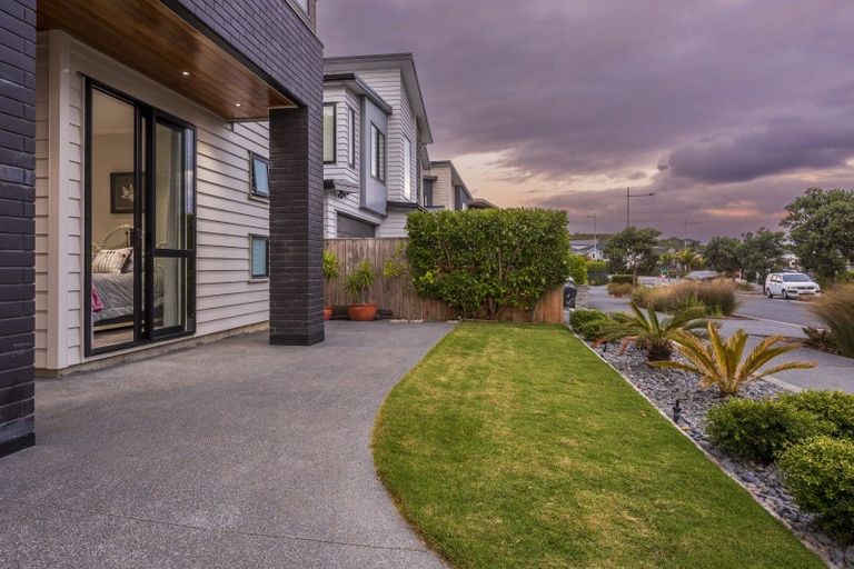 Photo of property in 10 Tawatawa Street, Long Bay, Auckland, 0630