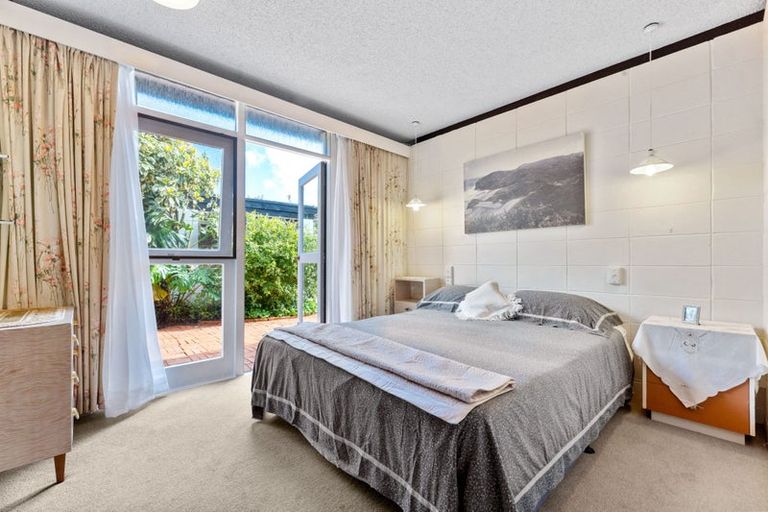 Photo of property in 2/10 Rodney Road, Northcote Point, Auckland, 0627