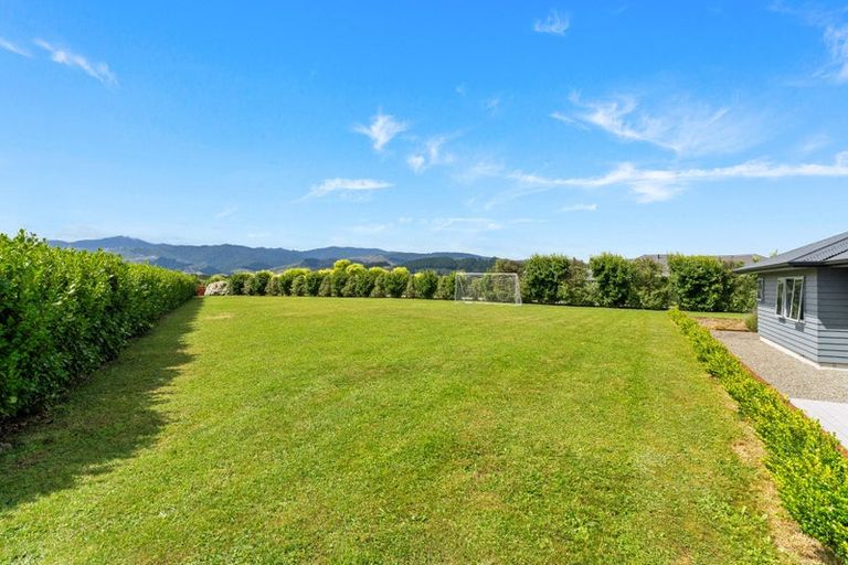 Photo of property in 49 Ohau Terraces, Ohau, Levin, 5570