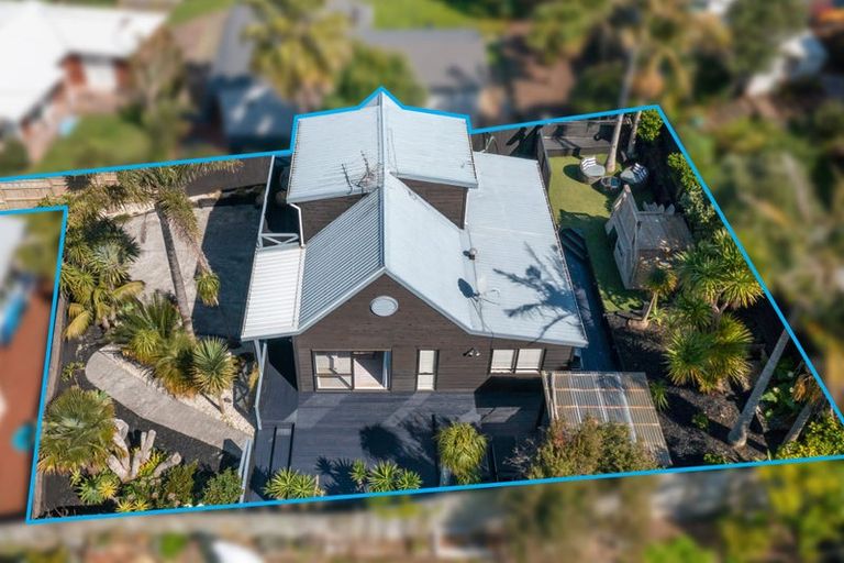 Photo of property in 2/31 Kiteroa Terrace, Rothesay Bay, Auckland, 0630