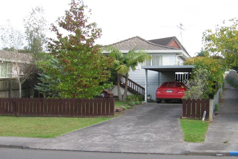 Photo of property in 2/40 Granville Drive, Massey, Auckland, 0614