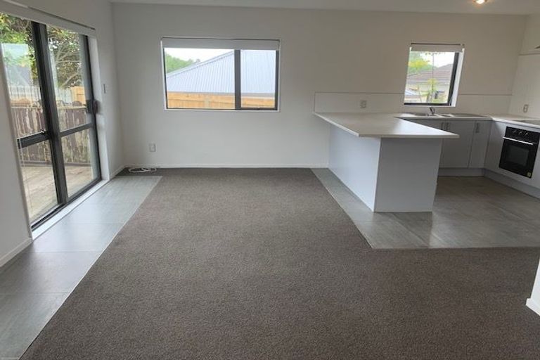 Photo of property in 8a Janese Place, Weymouth, Auckland, 2103