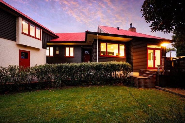 Photo of property in 230 Victoria Avenue, Hokowhitu, Palmerston North, 4410
