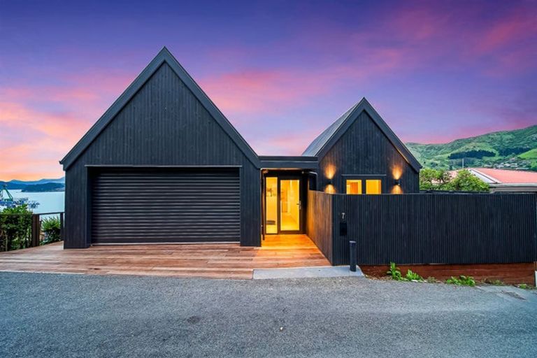 Photo of property in 7 Reserve Terrace, Lyttelton, 8082