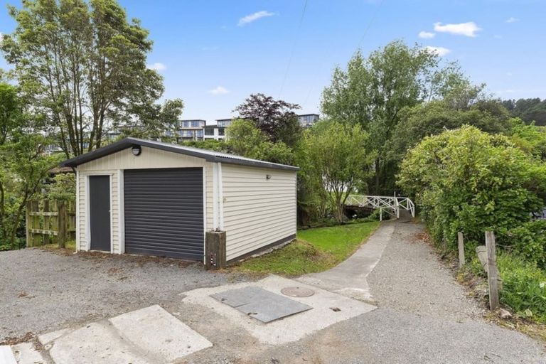 Photo of property in 11 Willowbank Road, Tawa, Wellington, 5028