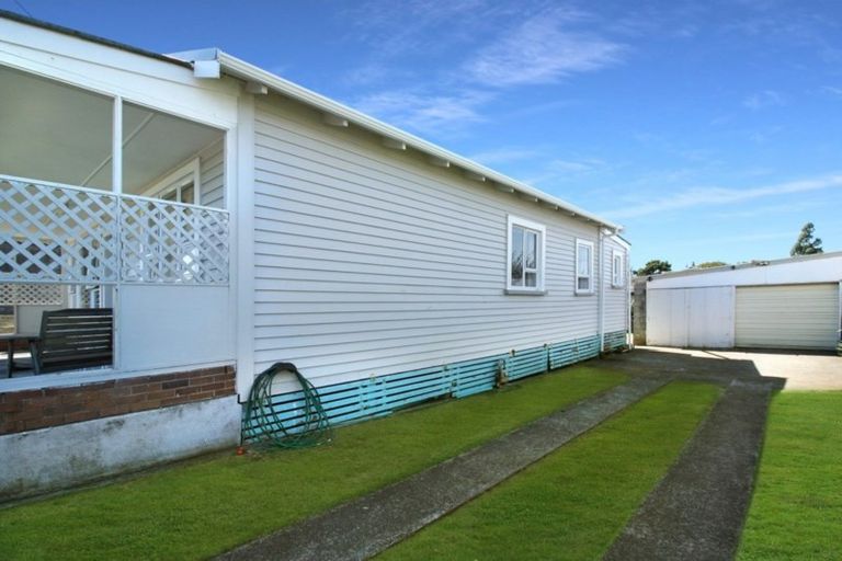 Photo of property in 21 Paynters Avenue, Strandon, New Plymouth, 4312