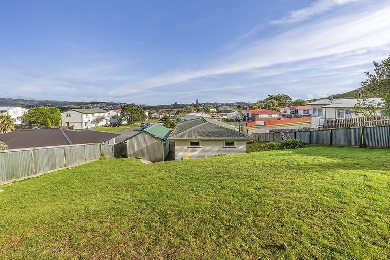Photo of property in 74 Arahura Crescent, Waitangirua, Porirua, 5024
