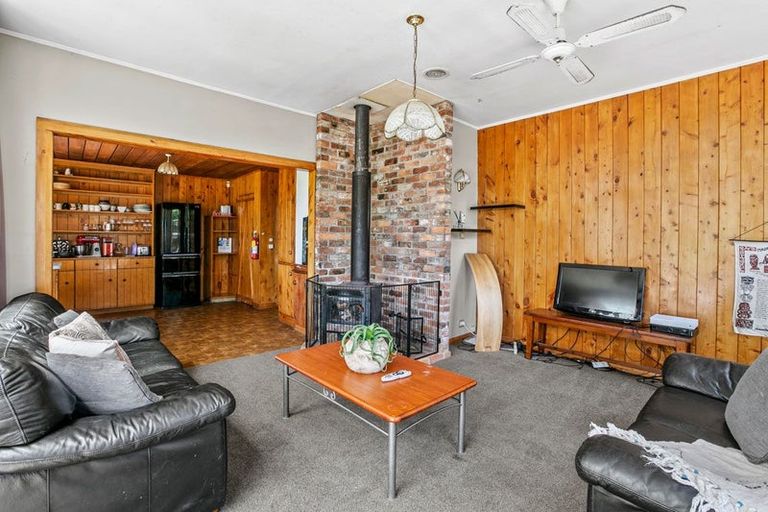 Photo of property in 1939 South Road, Pitone, New Plymouth, 4374