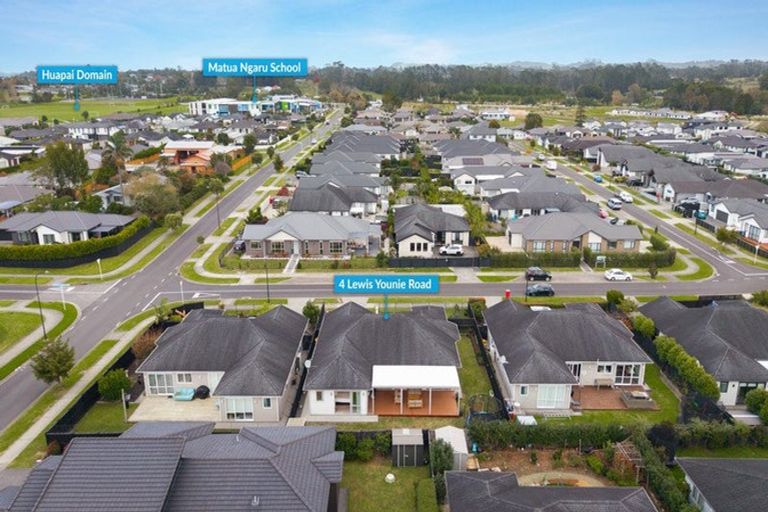 Photo of property in 4 Lewis Younie Road, Kumeu, 0810