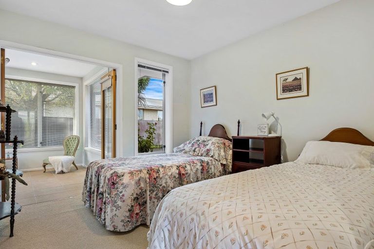 Photo of property in 6 Brookby Crescent, Avonhead, Christchurch, 8042