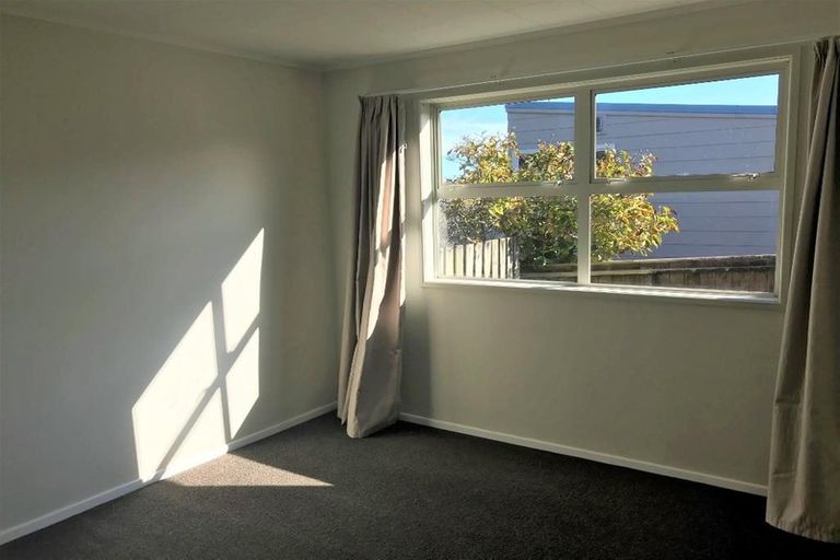 Photo of property in 8a Elm Grove, Westown, New Plymouth, 4310