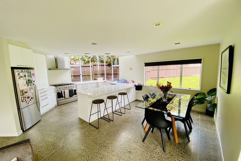 Photo of property in 2/5 Nigel Road, Browns Bay, Auckland, 0630