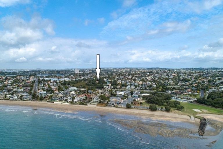 Photo of property in 1/3 Inga Road, Milford, Auckland, 0620