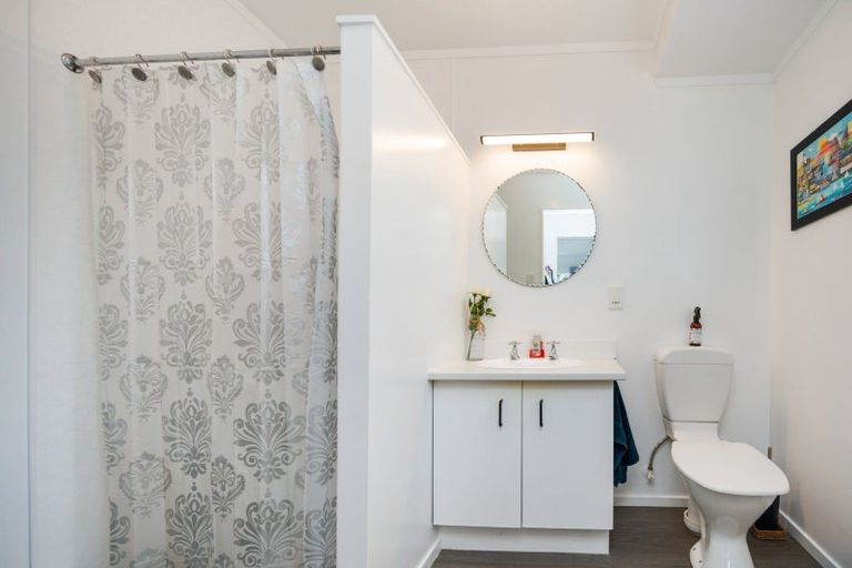 Photo of property in 21 Dalfield Place, Highbury, Palmerston North, 4412