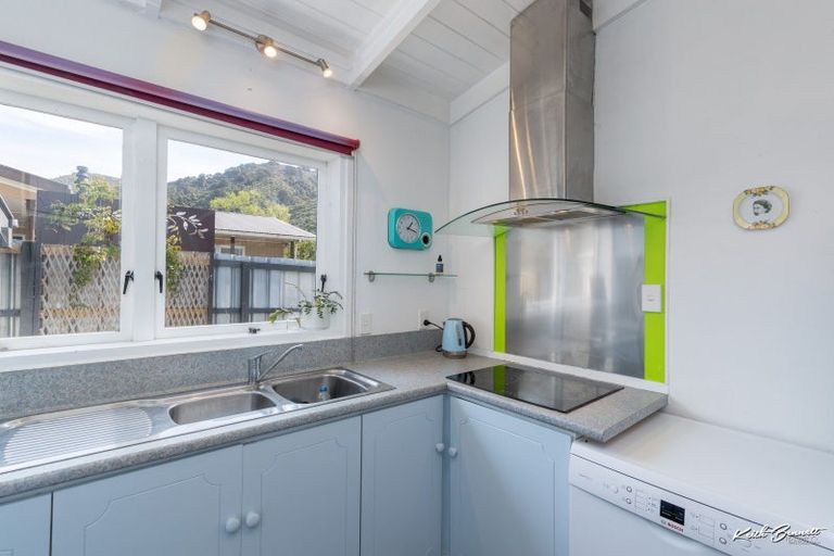 Photo of property in 38 Larchmont Grove, Totara Park, Upper Hutt, 5018