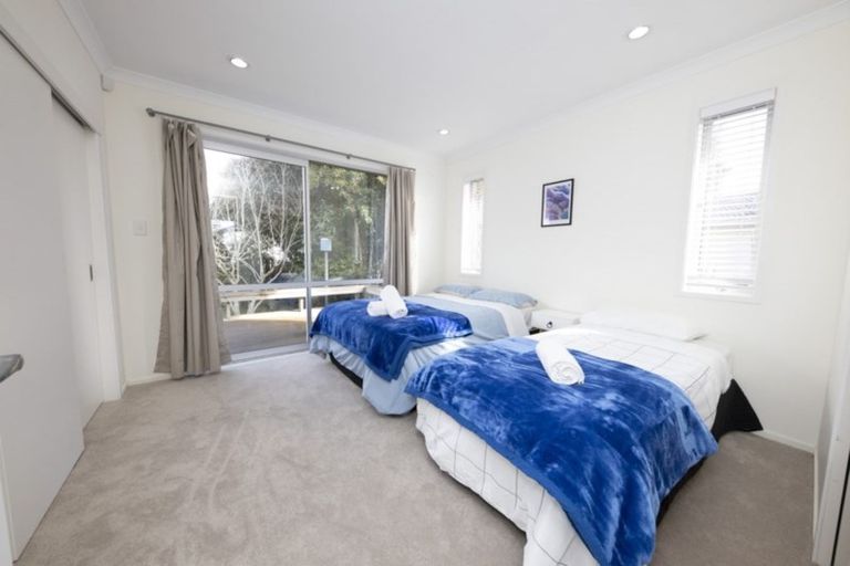 Photo of property in 14 Ellison Place, Pakuranga Heights, Auckland, 2010
