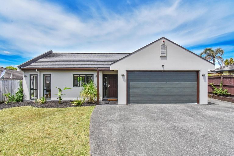 Photo of property in 18 Crannog Fen, Wattle Downs, Auckland, 2103