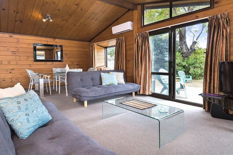 Photo of property in 25a The Esplanade, Eastern Beach, Auckland, 2012