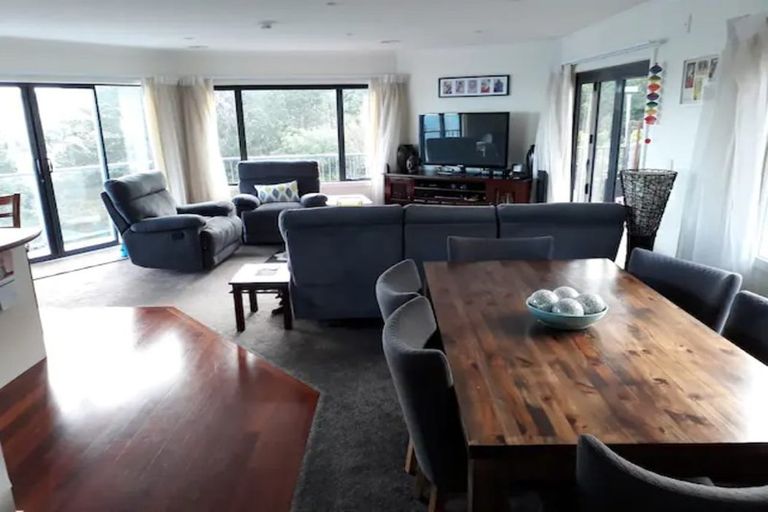 Photo of property in 129 Nicholson Road, Khandallah, Wellington, 6035