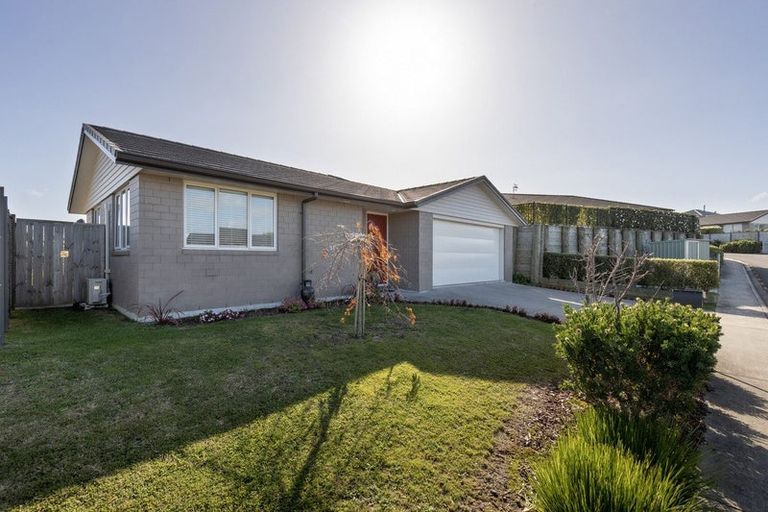 Photo of property in Waterview Estate, 34/4 Greystone Place, Omokoroa, 3114
